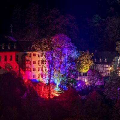Lennestadt_leuchtet Burg Lennestadt_leuchtet Burg Bilstein_�Stadtmarketing Lennestadt e.V._Foto: Nils Dinkel�Stadtmarketing Lennestadt e.V.