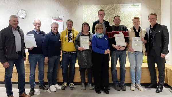 Erfolgreiche Teilnehmer der letzten Wettbewerbsrunde im Jahr 2023