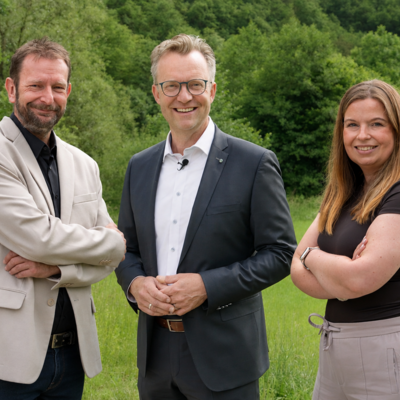 Foto � Felix Griese, v.l.n.r. Ingo Wirth, B�rgermeister Tobias Puspas, Louisa Funke